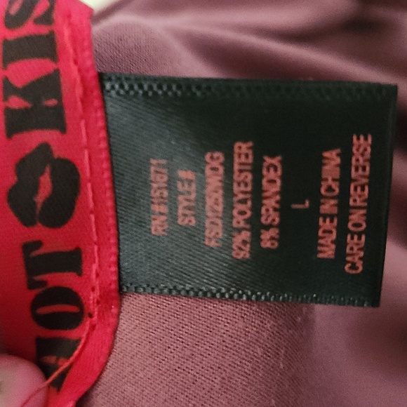 Off the shoulder, short medium-sized dress. Casual - Picture 3 of 7